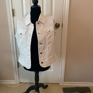 White denim sleeveless vest